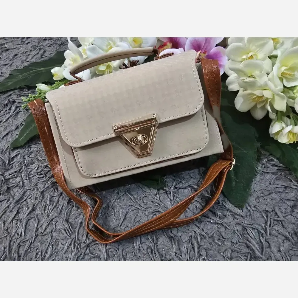 کیف شادگان چرم نانسی کیفیت عالی رنگ مشکی سفید کرم