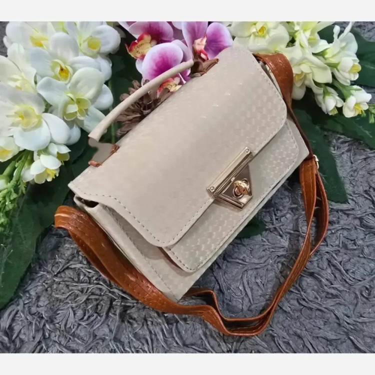 کیف شادگان چرم نانسی کیفیت عالی رنگ مشکی سفید کرم