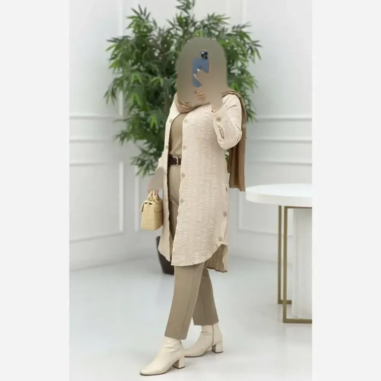 مانتو سروین ژاکارد کوک دوزی درجه یک رنگ کرم و مشکی سایز یک