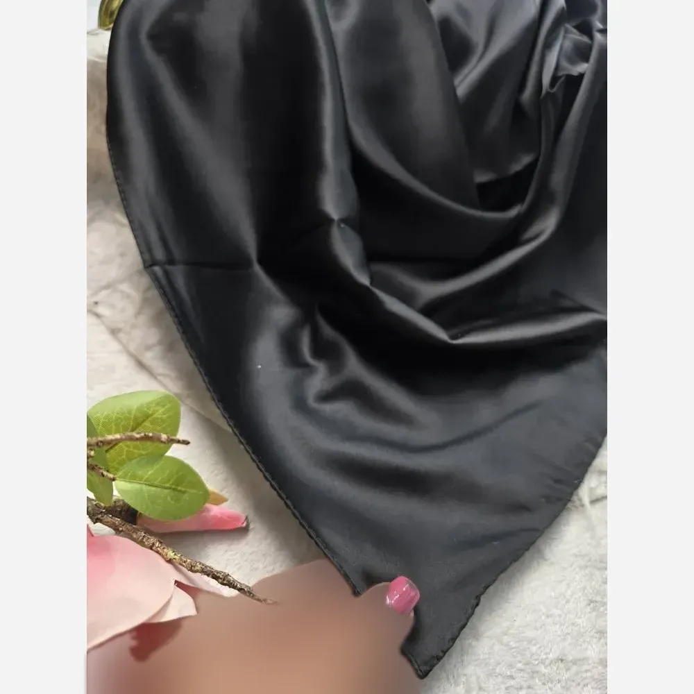 روسری ساتن ترک ضخیم مشکی ابعاد 100 در 100 مجلسی
