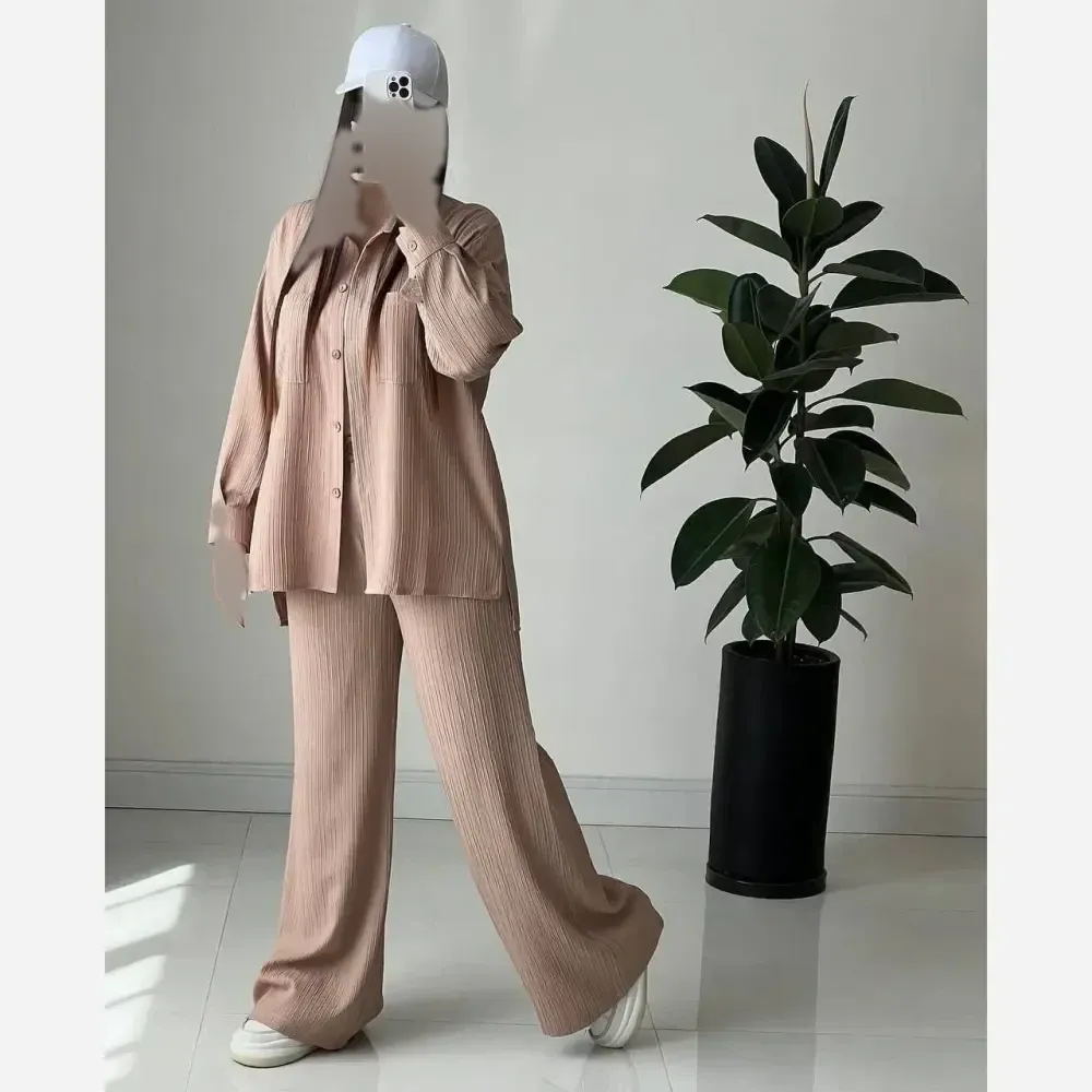 ست شومیز زنانه گلاره جنس ایوا پلاس رنگ طوسی و کرم سایز یک و دو