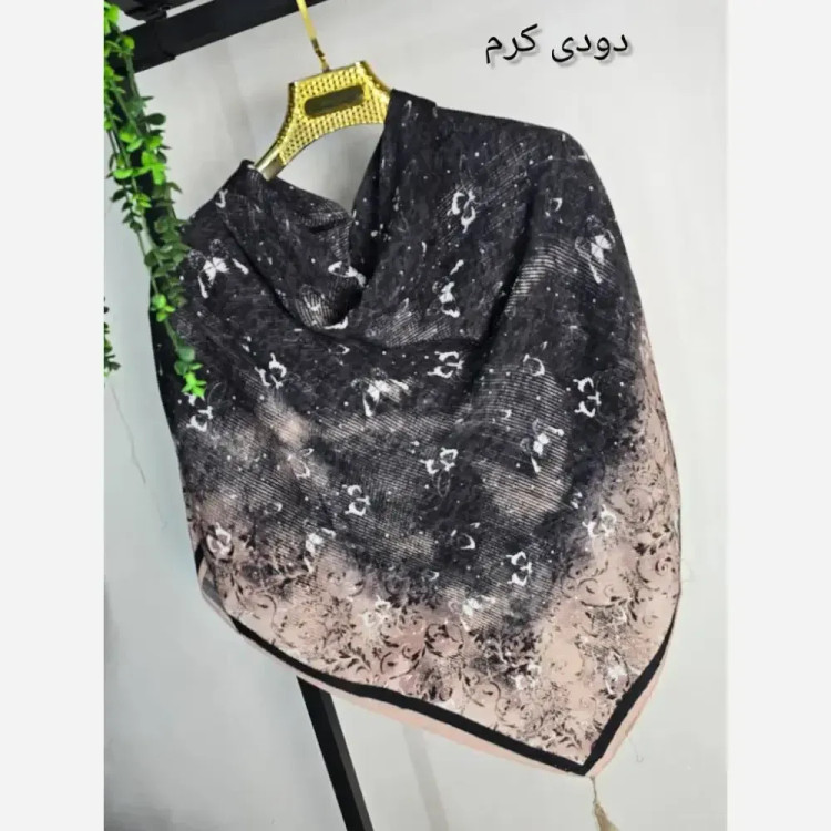روسری پلیسه زنانه سایز 125 در 125 شاین دار منگوله دار طرح جوانه