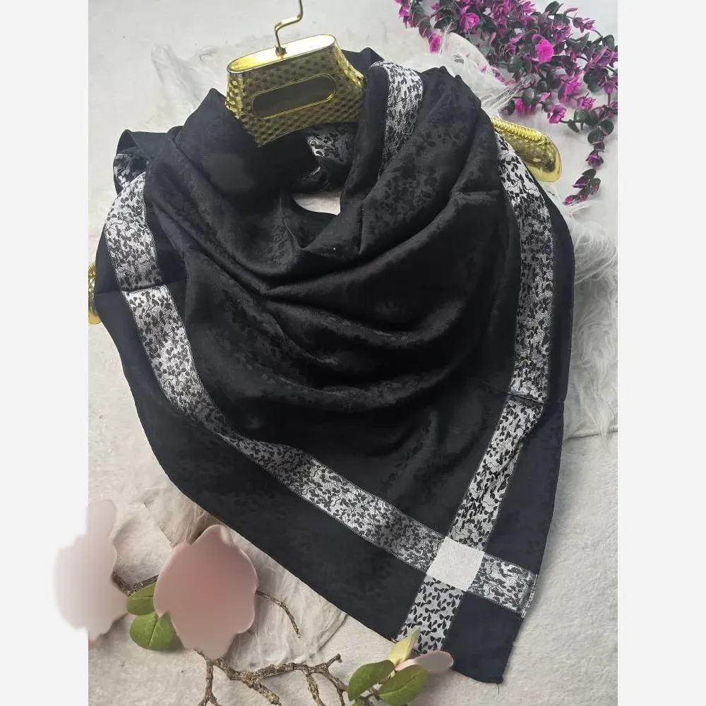 روسری ژاکارد ابریشم ترک دورو حاشیه نقره کوب سایز 90 در 90 چهار فصل