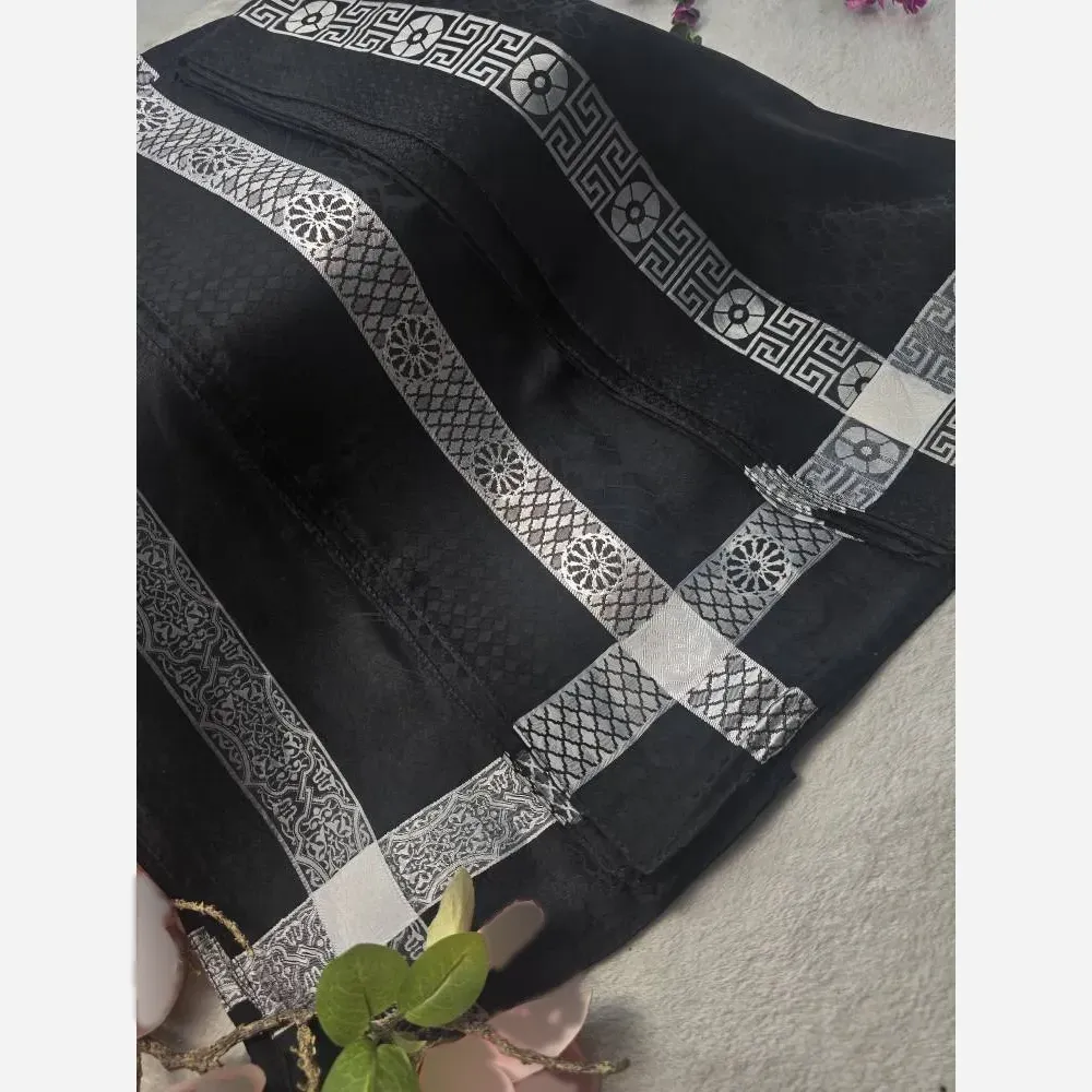 روسری ژاکارد ابریشم ترک دورو حاشیه نقره کوب سایز 90 در 90 چهار فصل
