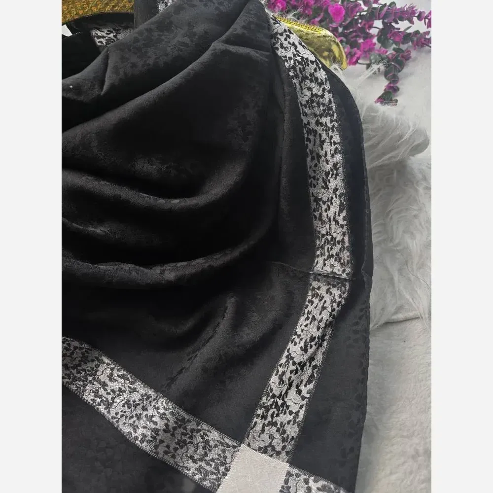 روسری ژاکارد ابریشم ترک دورو حاشیه نقره کوب سایز 90 در 90 چهار فصل