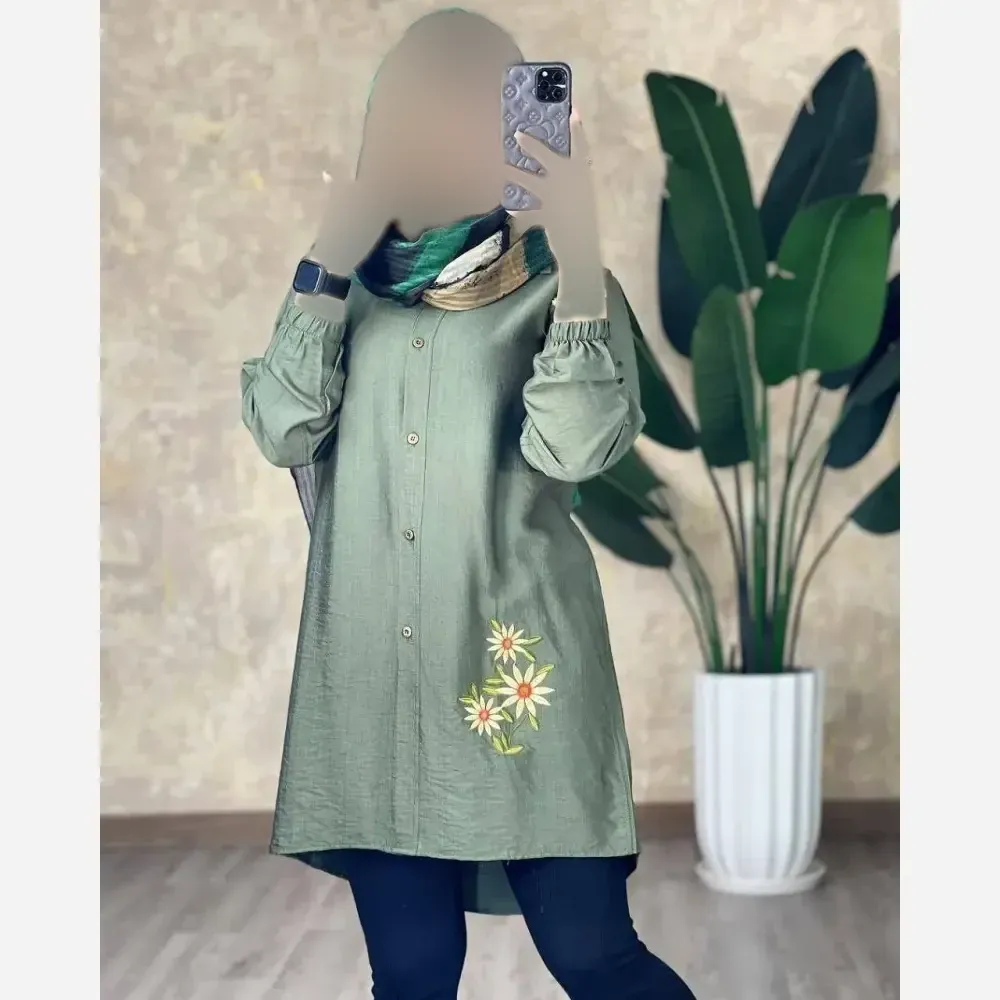 شومیز مانتویی گلدوزی شده طرح سه گل بابونه جنس شانتون