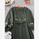 کفتان گلدوزی گلبرگ بابوس فری سایز قد 138 کرم نسکافه ای سبز زرشکی