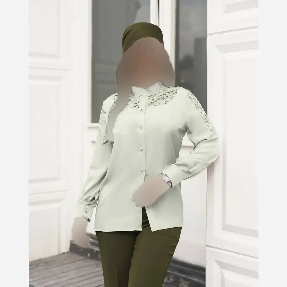 شومیز یقه ایستاده پارچه لیوسل خرجکار گیپور