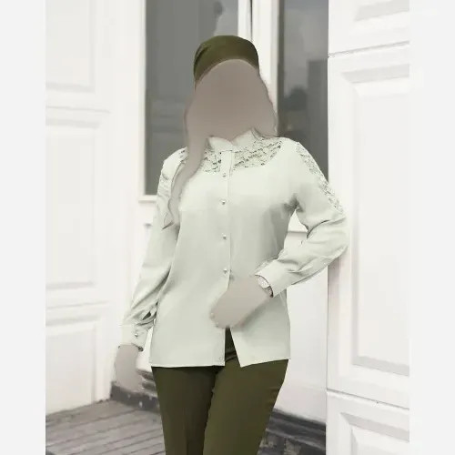 شومیز یقه ایستاده پارچه لیوسل خرجکار گیپور