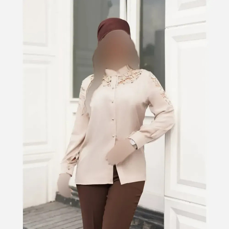 شومیز یقه ایستاده پارچه لیوسل خرجکار گیپور