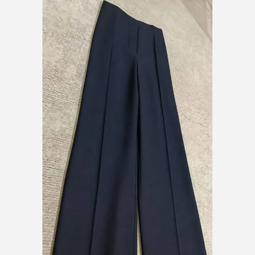 شلوار نیم بگ زنانه مدل نهال جنس کرپ بزیاق رنگ قهوه ای و سورمه ای