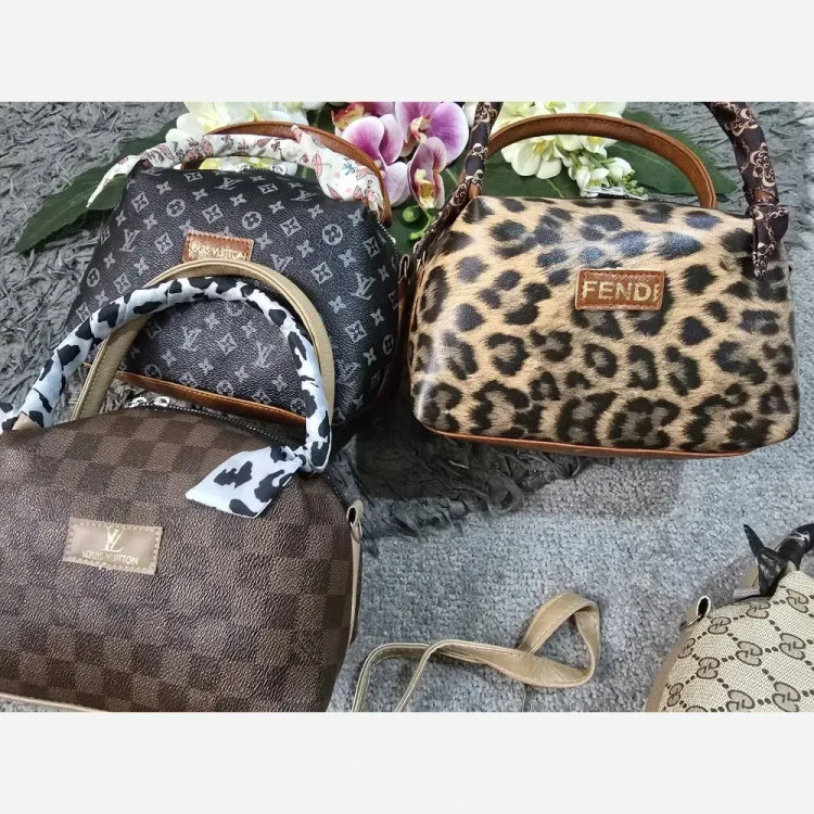 کیف مژگان چرمی با کیفیت بند بلند جادار سایز آزاد رنگ بندی متنوع