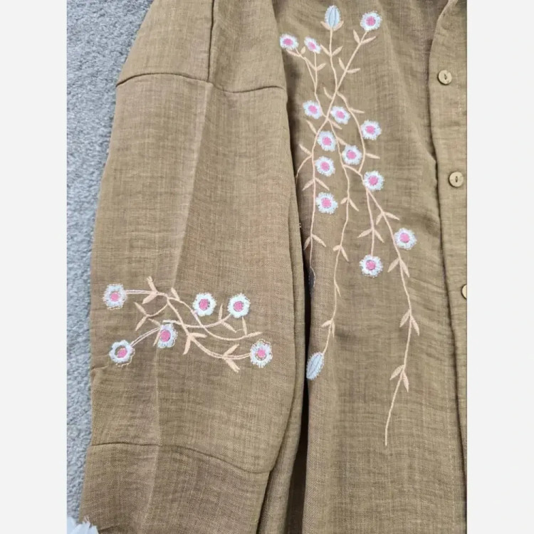 شومیز مانتویی آرتینا گلدوزی شده جنس شانتون در رنگ بندی کرم نسکافه ای سبز سرمه ای قهوه ای سایز یک و دو
