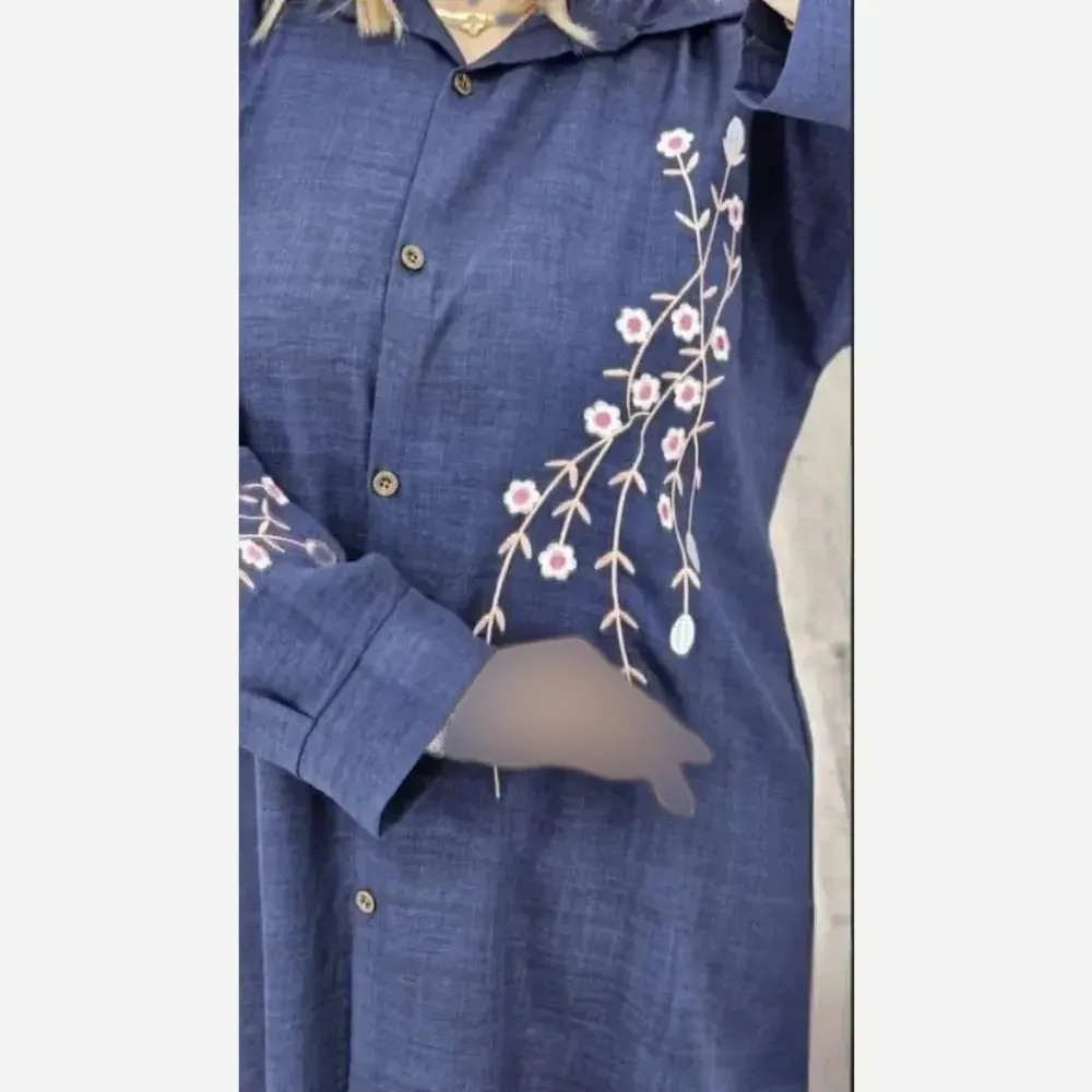 شومیز مانتویی آرتینا گلدوزی شده جنس شانتون در رنگ بندی کرم نسکافه ای سبز سرمه ای قهوه ای سایز یک و دو