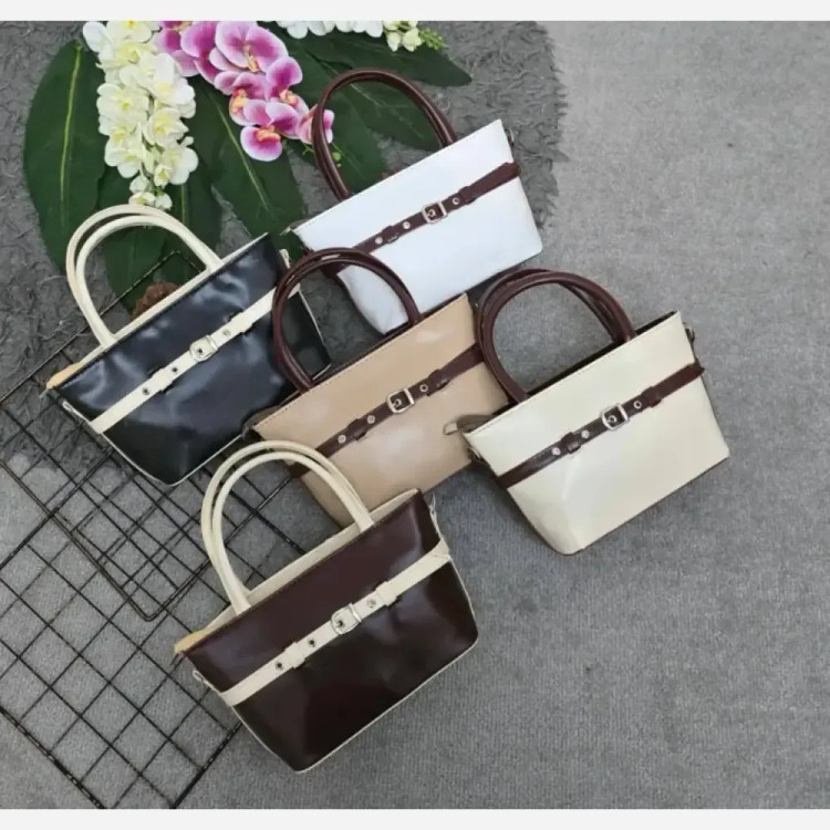 کیف اسما چرمی با کیفیت رنگ مشکی سفید کرم نسکافه ای سایز آزاد