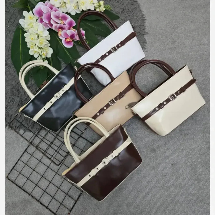 کیف اسما چرمی با کیفیت رنگ مشکی سفید کرم نسکافه ای سایز آزاد