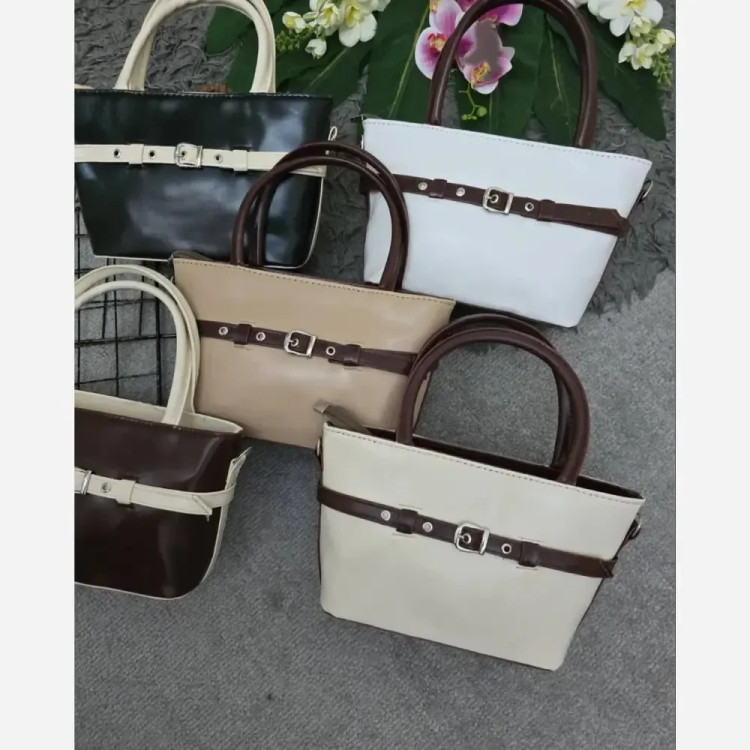 کیف اسما چرمی با کیفیت رنگ مشکی سفید کرم نسکافه ای سایز آزاد