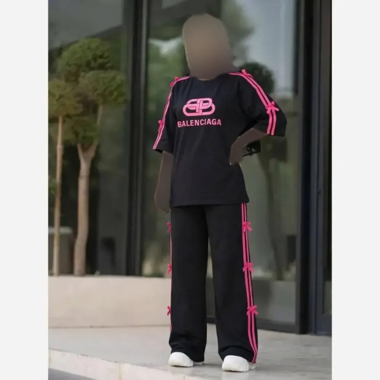 ست تیشرت و شلوار بالنسیاگا پاپیونی پنبه گلکسی مشکی صورتی فری سایز