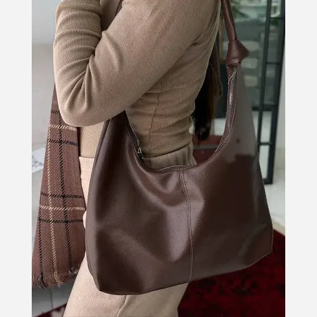 کیف بند گره ای چرمی زنانه سبک و جادار رنگ مشکی و موکا