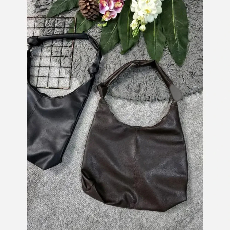 کیف بند گره ای چرمی زنانه سبک و جادار رنگ مشکی و موکا