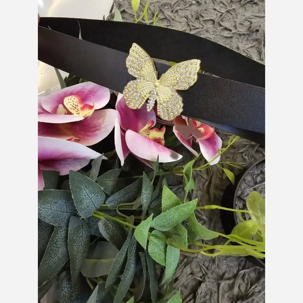 خرید کمربند زنانه چرم مشکی با سگک پروانه فلزی طلایی و نقره ای سایز آزاد استاندارد
