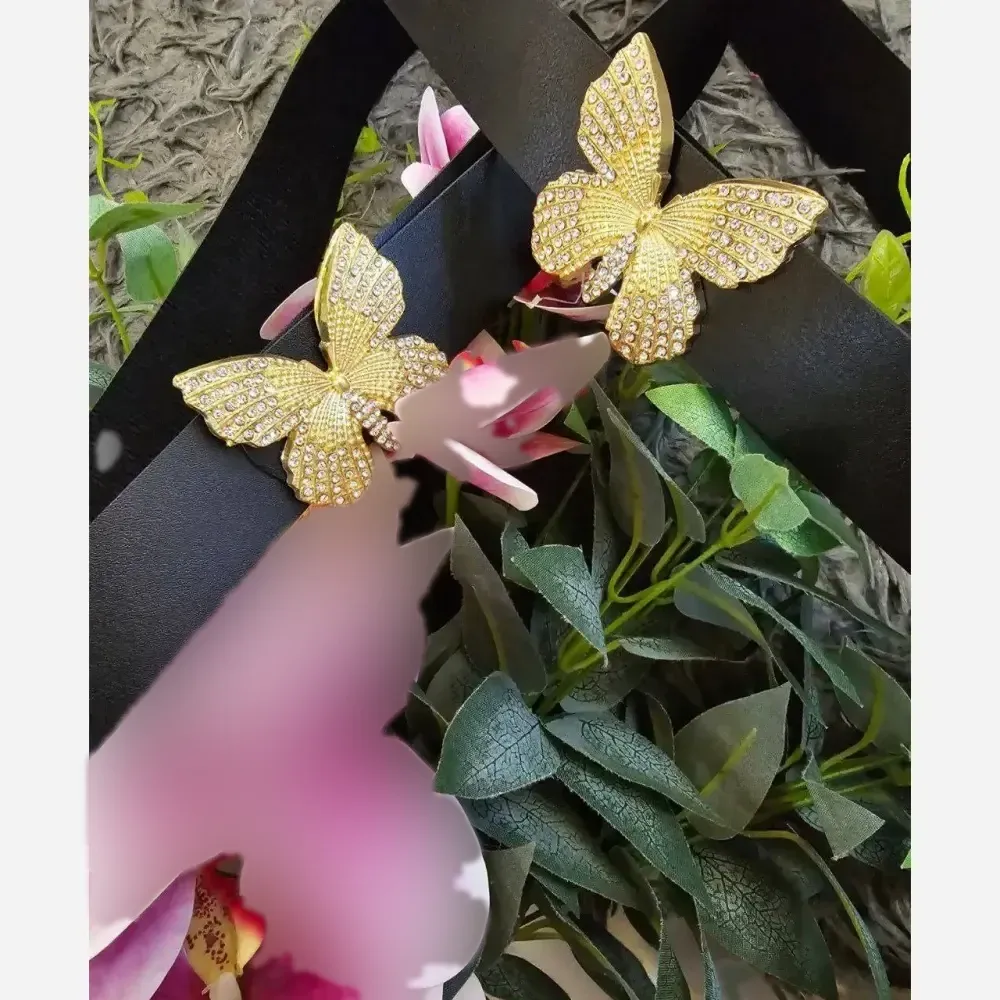 خرید کمربند زنانه چرم مشکی با سگک پروانه فلزی طلایی و نقره ای سایز آزاد استاندارد