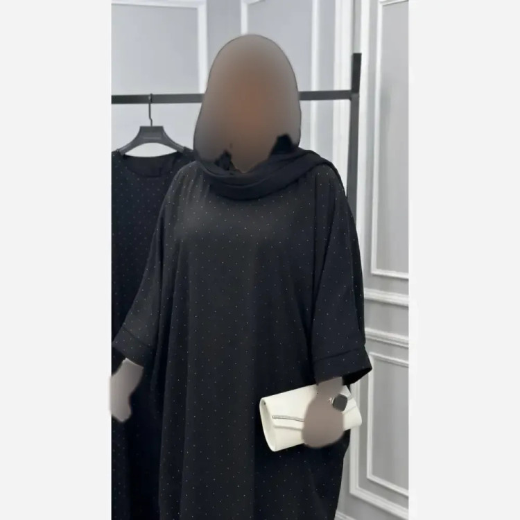 عبایی نگین الیزه نگین کوب مشکی فری سایز 38 تا 52 قد 125 سانت آستین 57 سانت بند تنظیم سایز نگین پرس کوبی شده پشت و رو