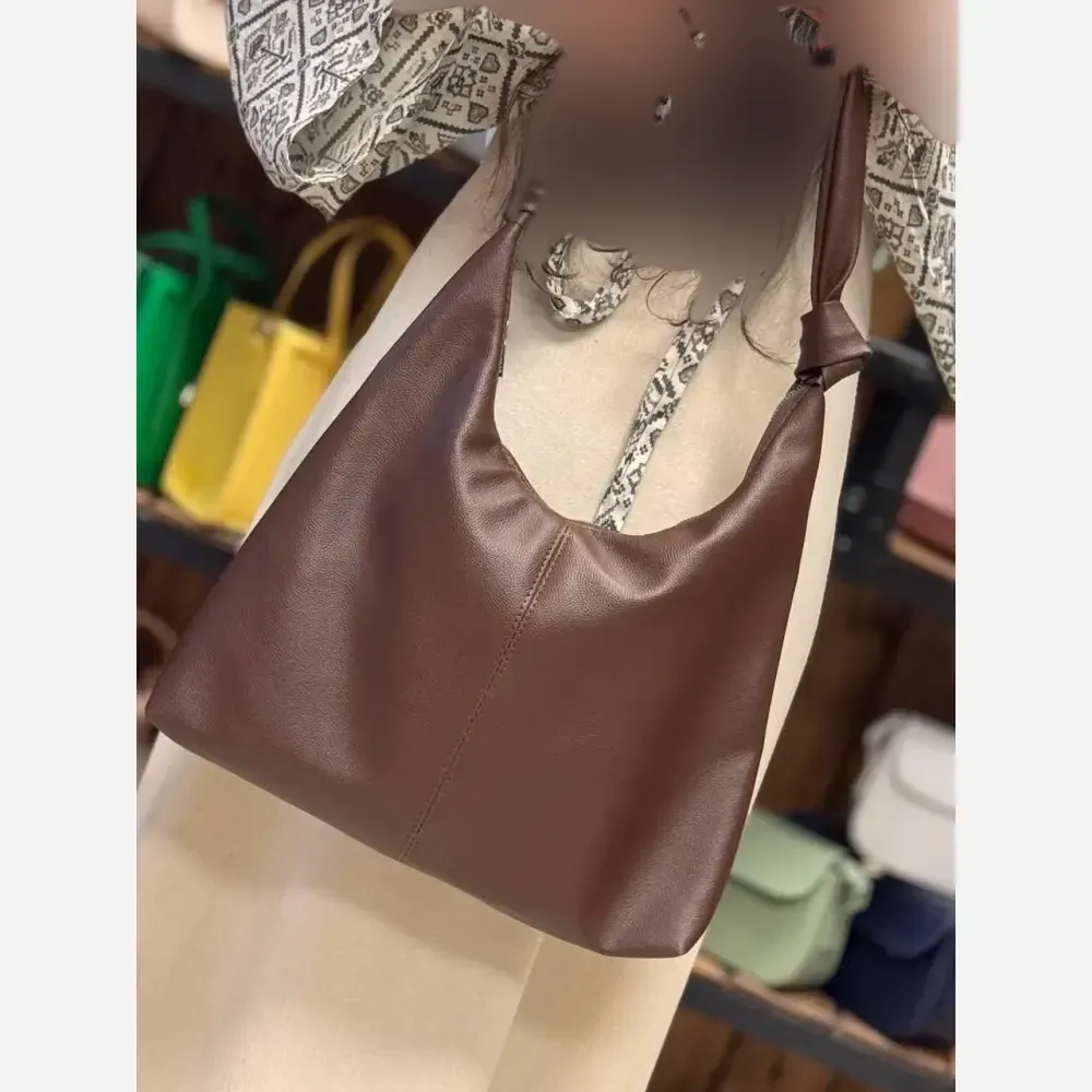 کیف چرم بند گره ای زنانه مشکی و موکا سایز 30*40 سانت سبک و جادار با کیفیت عالی