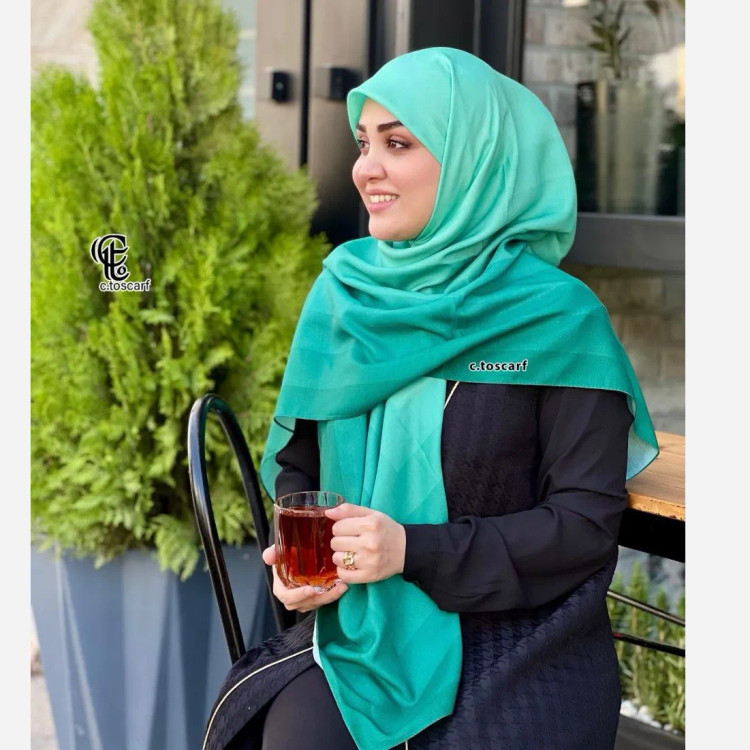 روسری نخ کاستوم طرح طیفی پله ای سایز 140 چرخ دوز