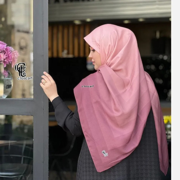 روسری نخ کاستوم طرح طیفی پله ای سایز 140 چرخ دوز