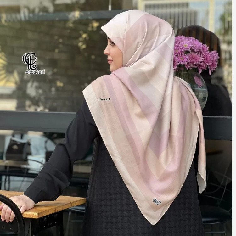 روسری نخ کاستوم طرح طیفی پله ای سایز 140 چرخ دوز