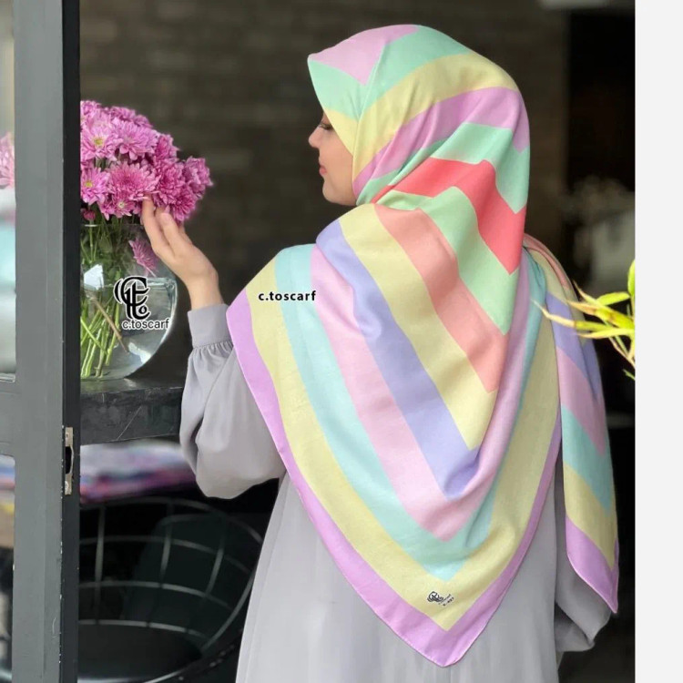 روسری نخ کاستوم طرح طیفی پله ای سایز 140 چرخ دوز