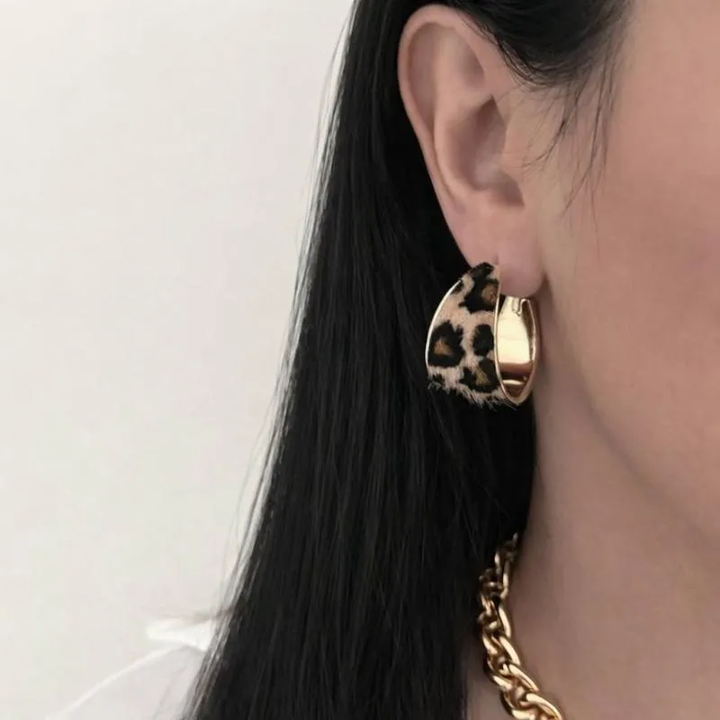 گوشواره زنانه استیل رنگ ثابت مدل پلنگی طلایی